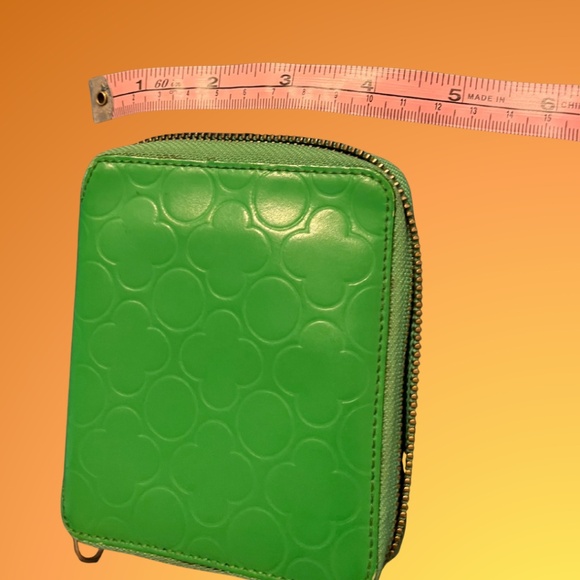 COMME des GARÇONS — Clover-Embossed Zip-Around Wallet | Green Leather - Picture 8 of 8